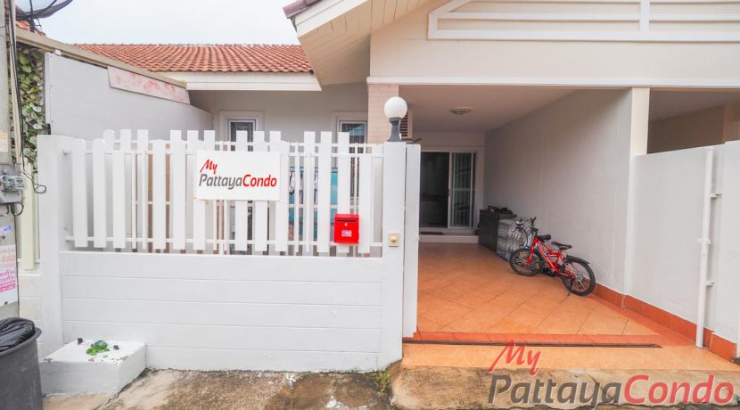 Chokchai Village 7 in East Pattaya Townhouse For Sale & Rent 2 Bedroom - HECCV701