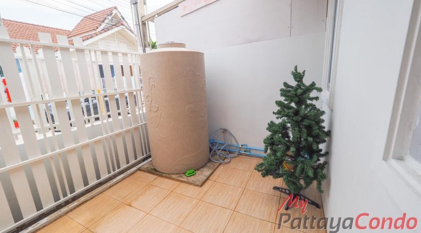 Chokchai Village 7 in East Pattaya Townhouse For Sale & Rent 2 Bedroom - HECCV701