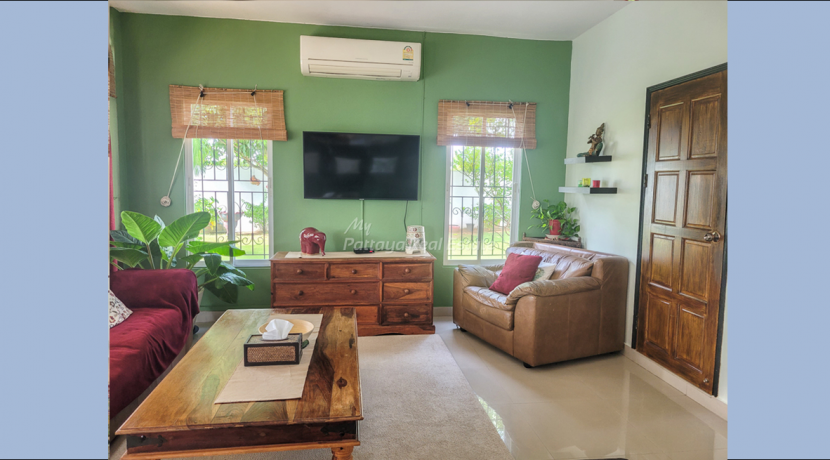 Private House With Private Pool in Nong Pla Lai for Sale & Rent 4 Bedroom - HE0019