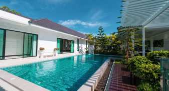Private House For Sale 6 Bedroom + Guess House With Private Pool in East Pattaya - HE0020