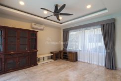 Paradise Villa 1 House For Sale 5 Bedroom With Private Pool in East Pattaya - HEPRV101