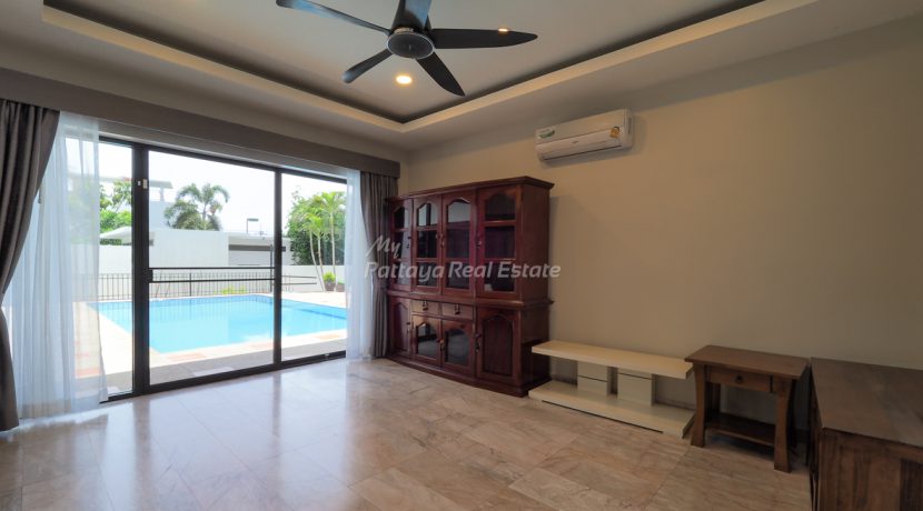 Paradise Villa 1 House For Sale 5 Bedroom With Private Pool in East Pattaya - HEPRV101