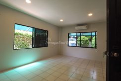 Paradise Villa 1 House For Sale 5 Bedroom With Private Pool in East Pattaya - HEPRV101