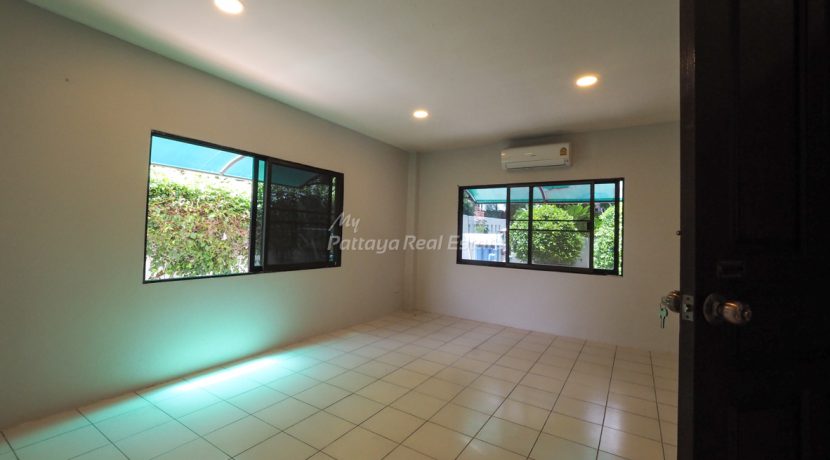 Paradise Villa 1 House For Sale 5 Bedroom With Private Pool in East Pattaya - HEPRV101