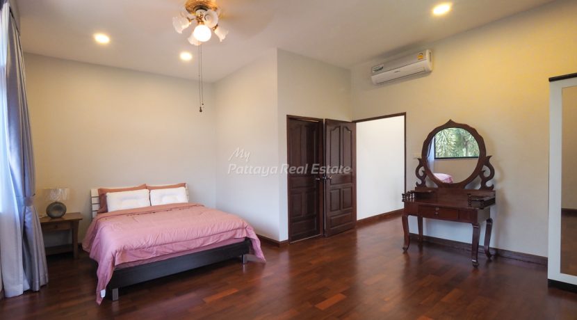 Paradise Villa 1 House For Sale 5 Bedroom With Private Pool in East Pattaya - HEPRV101