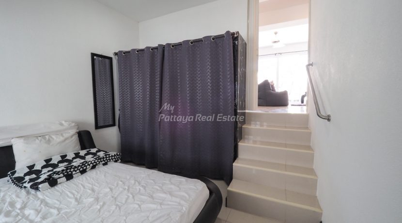 Royal Belleview Penthouse Room For Rent in Townhouse With Pool Views - HPRBP01R