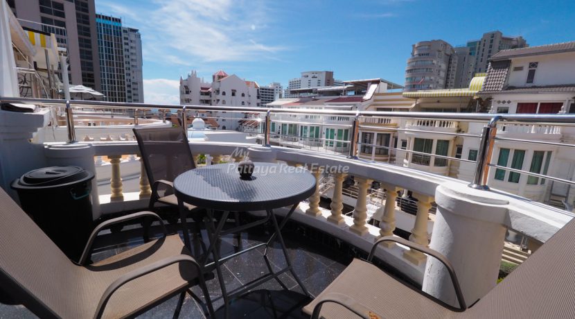 Royal Belleview Penthouse Room For Rent in Townhouse With Pool Views - HPRBP01R