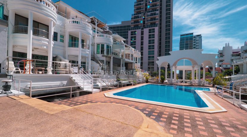 Royal Belleview Penthouse Room For Rent in Townhouse With Pool Views - HPRBP01R