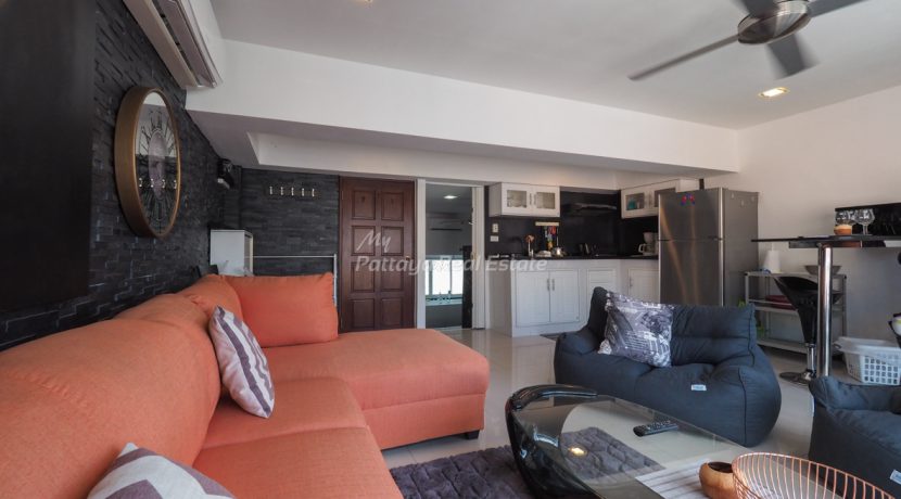 Royal Belleview Penthouse Room For Rent in Townhouse With Pool Views - HPRBP01R