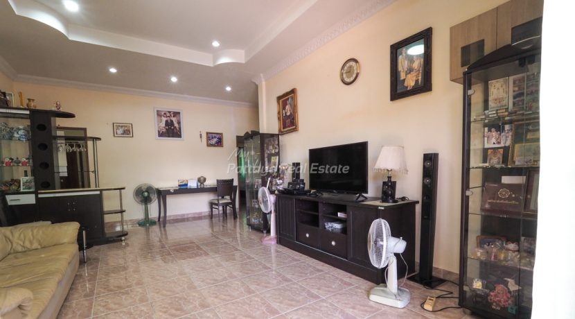 Ban Phatson House For Sale & Rent 3 Bedroom With Private Garden in East Pattaya - HEBPS01