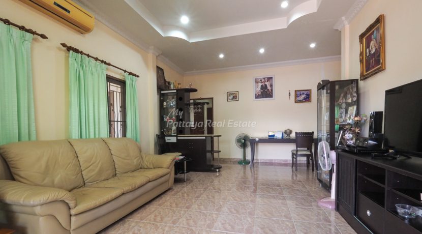 Ban Phatson House For Sale & Rent 3 Bedroom With Private Garden in East Pattaya - HEBPS01