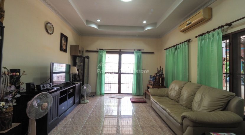 Ban Phatson House For Sale & Rent 3 Bedroom With Private Garden in East Pattaya - HEBPS01