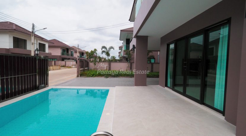 The Lake Pool Villa For Sale & Rent 4 Bedroom With Private Pool in East Pattaya - HETL03R