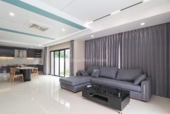 The Lake Pool Villa For Sale & Rent 4 Bedroom With Private Pool in East Pattaya - HETL03R