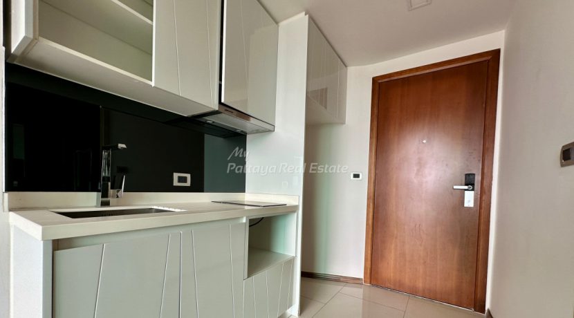 The Peak Towers Condo Pattaya For Sale & Rent Studio With Sea Views - PEAKT93