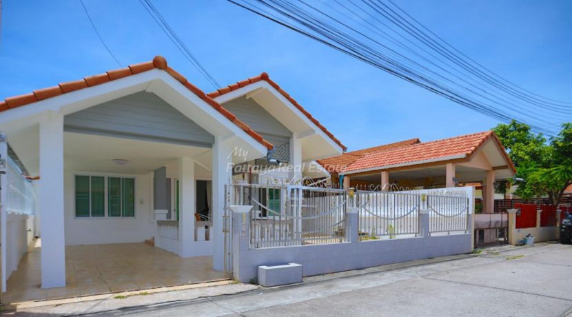 Ban Phatson Village 3 Bedroom House For Sale in East Pattaya - HEBPS02