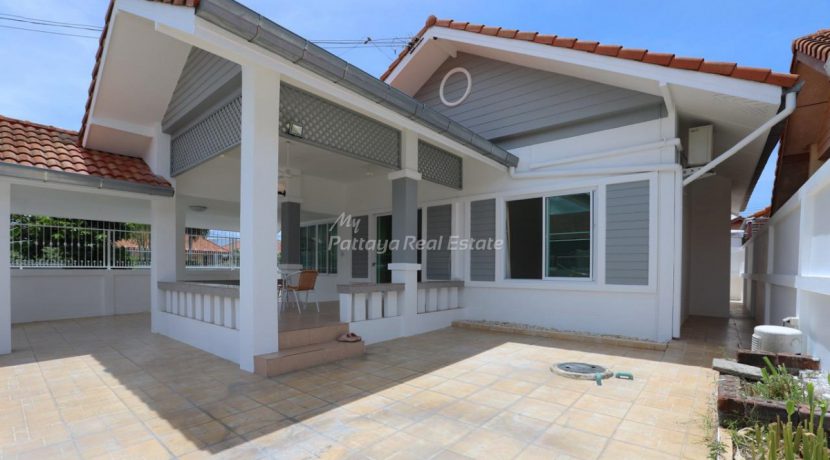 Ban Phatson Village 3 Bedroom House For Sale in East Pattaya - HEBPS02