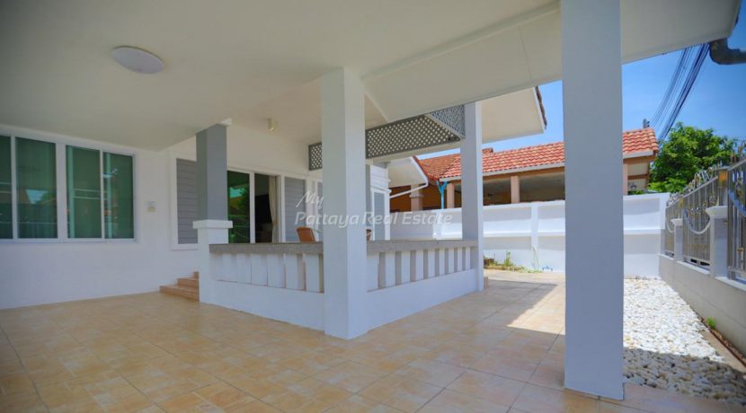 Ban Phatson Village 3 Bedroom House For Sale in East Pattaya - HEBPS02