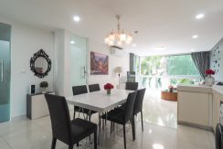 Club Royal Wong Amat Condo Pattaya For Sale & Rent 3 Bedroom With City Views - CLUBR39