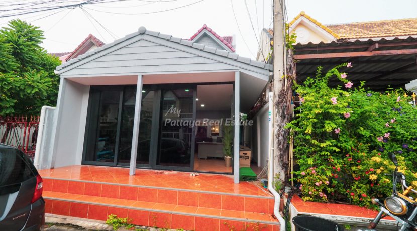 Home Town For Sale 2 Bedroom in Sukhumvit-Pattaya Rd - HCHT01