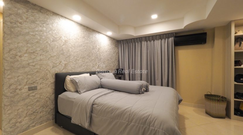 Home Town For Sale 2 Bedroom in Sukhumvit-Pattaya Rd - HCHT01