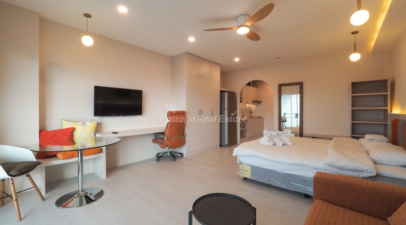 View Talay 5 Jomtien Condo Pattaya For Sale & Rent Studio With Partial Sea Views - VT5D09