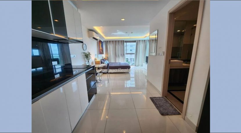 Wong Amat Tower Condo Pattaya For Sale & Rent Studio With Sea Views - WT42