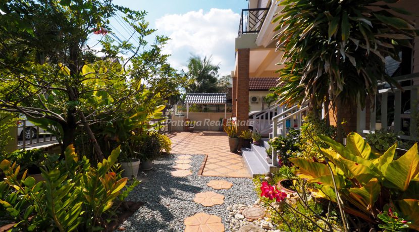 Central Park 4 Village East Pattaya House For Sale & Rent 3+1 Bedroom With Private Garden - HECP403