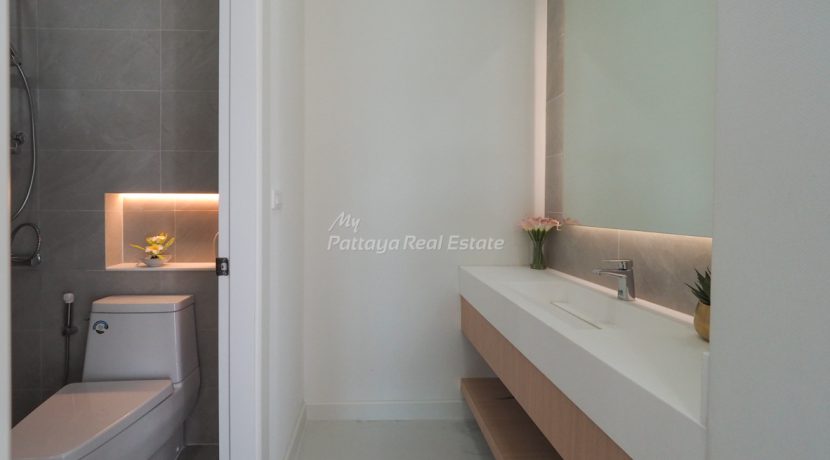 Enchant Villa House For Sale in East Pattaya 5 Bedroom With Private Pool - HEECV01