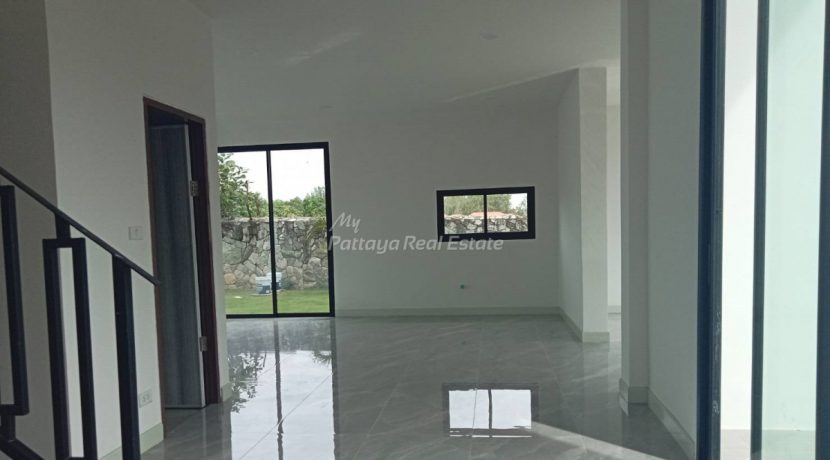 Paradise Villa 3 House For Sale & Rent 4 Bedroom With Private Pool in East Pattaya - HEPRV302