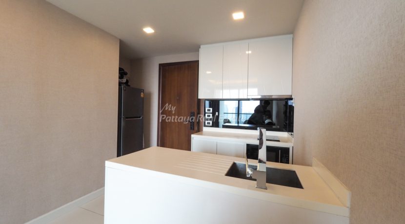 The Peak Towers Condo Pattaya For Sale & Rent 1 Bedroom With Sea Views - PEAKT94